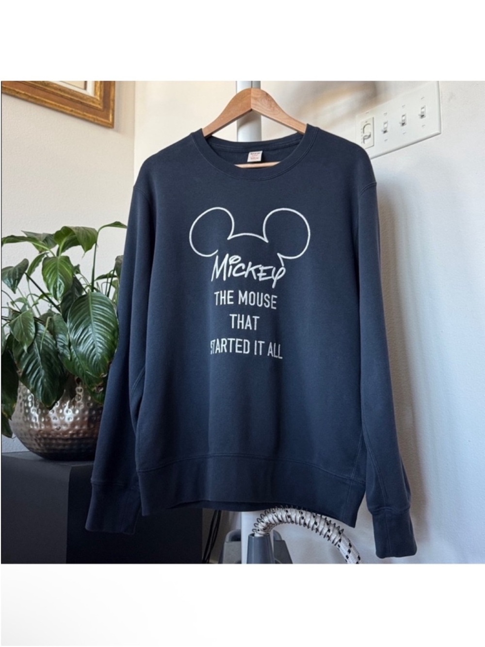 Uniqlo Disney Mickey Mouse Sweatshirt Sz L Embroidered Crewneck Pullover Blue